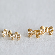 Load image into Gallery viewer, 8mm 14K Bow earrings
